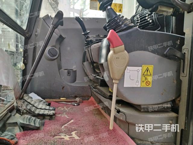 驾驶室整体(整机外观) 驾驶室整体(整机外观)