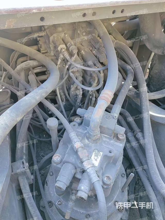 回轉(zhuǎn)馬達和主控閥（整機外觀）