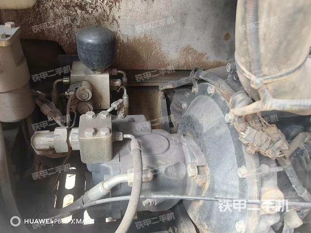 液壓泵艙室正面整體(整機(jī)外觀) 液壓泵艙室正面整體(整機(jī)外觀)