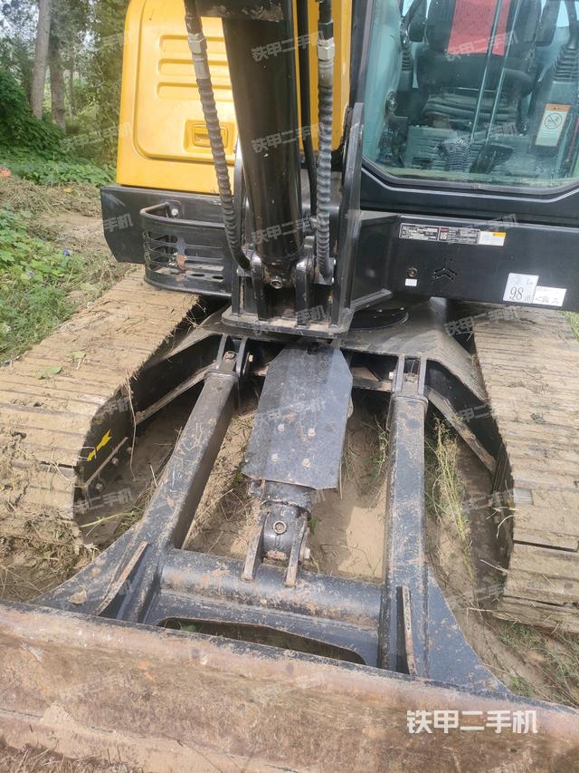 轉(zhuǎn)盤和下車架正前(工作和回轉(zhuǎn)裝置) 轉(zhuǎn)盤和下車架正前(工作和回轉(zhuǎn)裝置)