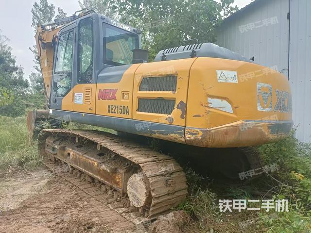 驾驶室顶部(整机外观) 驾驶室顶部(整机外观)