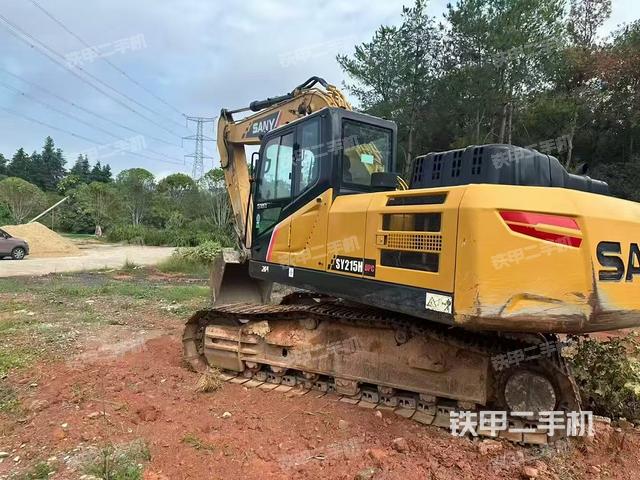 單側(cè)履帶整體(整機(jī)外觀) 單側(cè)履帶整體(整機(jī)外觀)