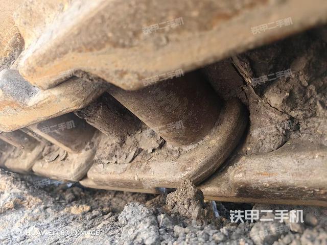 單側(cè)履帶整體(整機外觀) 單側(cè)履帶整體(整機外觀)