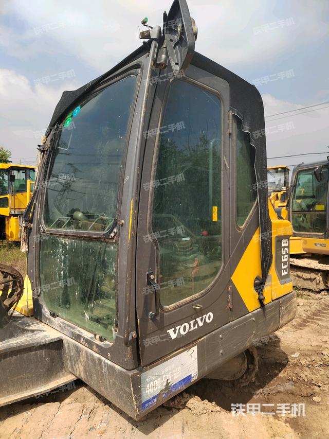 駕駛室整體（整機外觀）