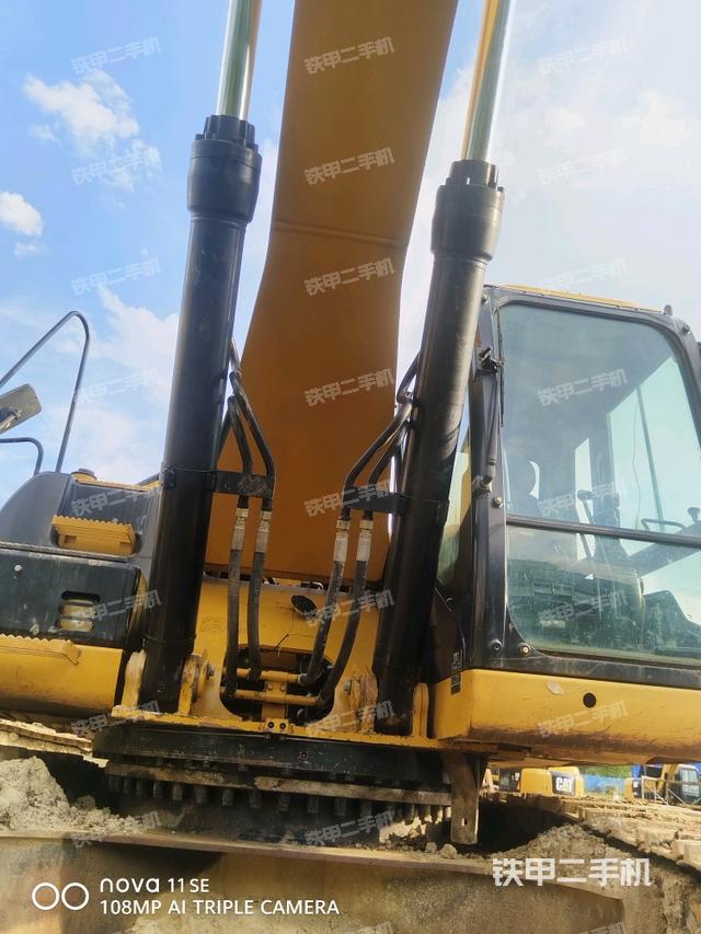 大臂油缸整體?豎拍(工作和回轉(zhuǎn)裝置) 大臂油缸整體?豎拍(工作和回轉(zhuǎn)裝置)