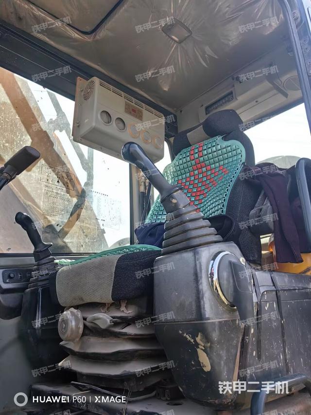 驾驶室整体(整机外观) 驾驶室整体(整机外观)