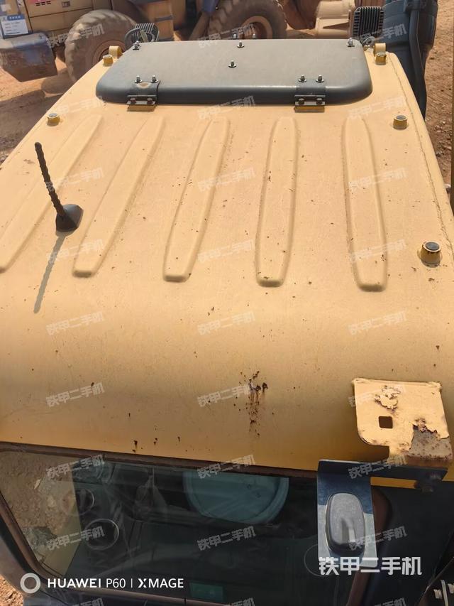 駕駛室頂部(整機外觀) 駕駛室頂部(整機外觀)