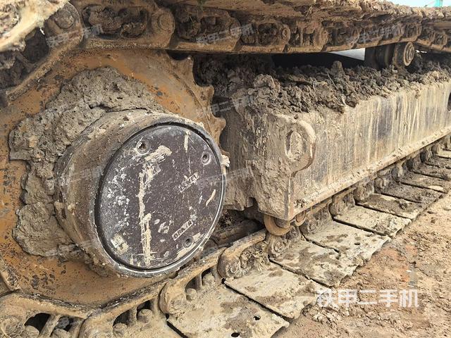 单侧履带整体(整机外观) 单侧履带整体(整机外观)