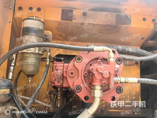 液压泵舱室正面整体(整机外观) 液压泵舱室正面整体(整机外观)