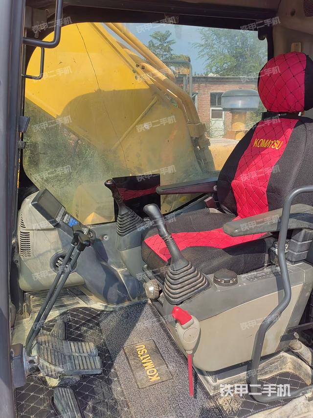 驾驶室整体(整机外观) 驾驶室整体(整机外观)