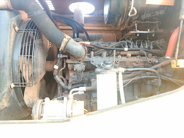 發(fā)動(dòng)機(jī)右側(cè)(整機(jī)外觀及大件) 發(fā)動(dòng)機(jī)右側(cè)(整機(jī)外觀及大件)