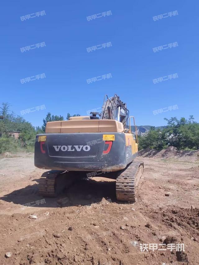 驾驶室顶部(整机外观) 驾驶室顶部(整机外观)