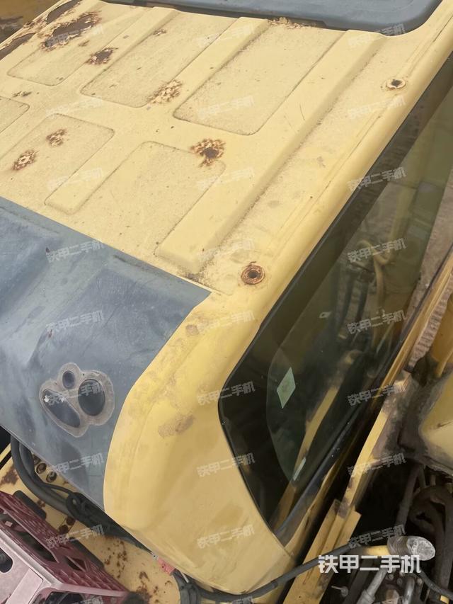 驾驶室顶部(整机外观) 驾驶室顶部(整机外观)