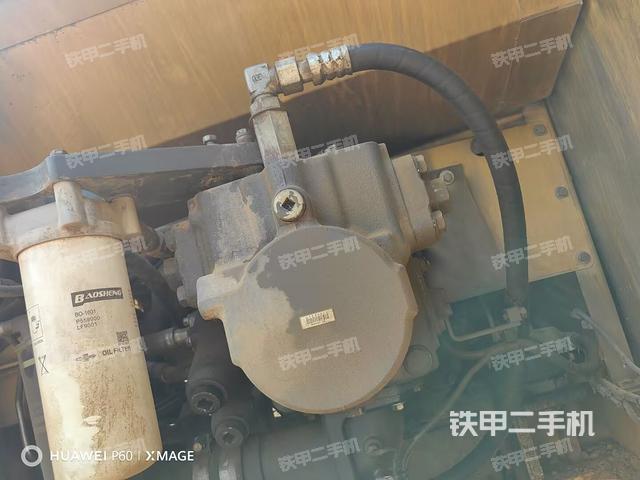 液压泵舱室正面整体(整机外观) 液压泵舱室正面整体(整机外观)