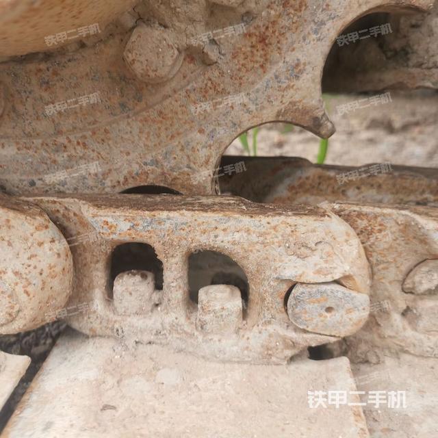 單側(cè)履帶整體(整機(jī)外觀) 單側(cè)履帶整體(整機(jī)外觀)