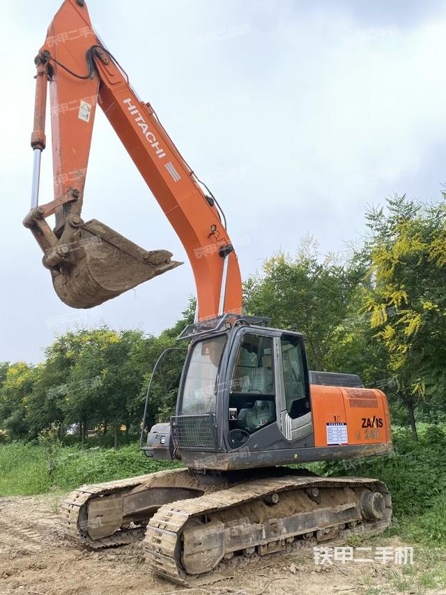 駕駛室頂部(整機(jī)外觀) 駕駛室頂部(整機(jī)外觀)