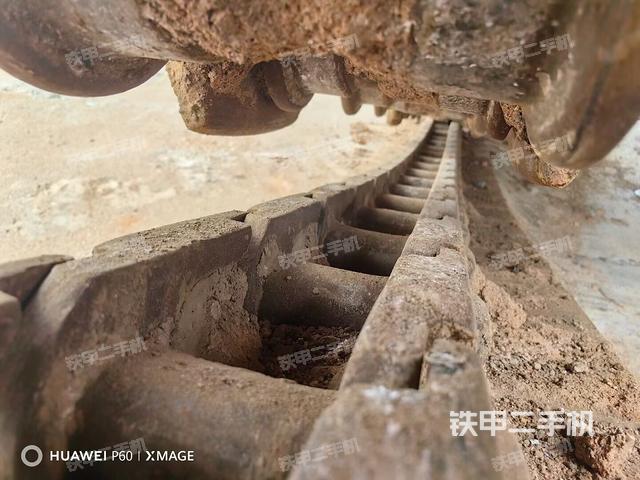 单侧履带整体(整机外观) 单侧履带整体(整机外观)