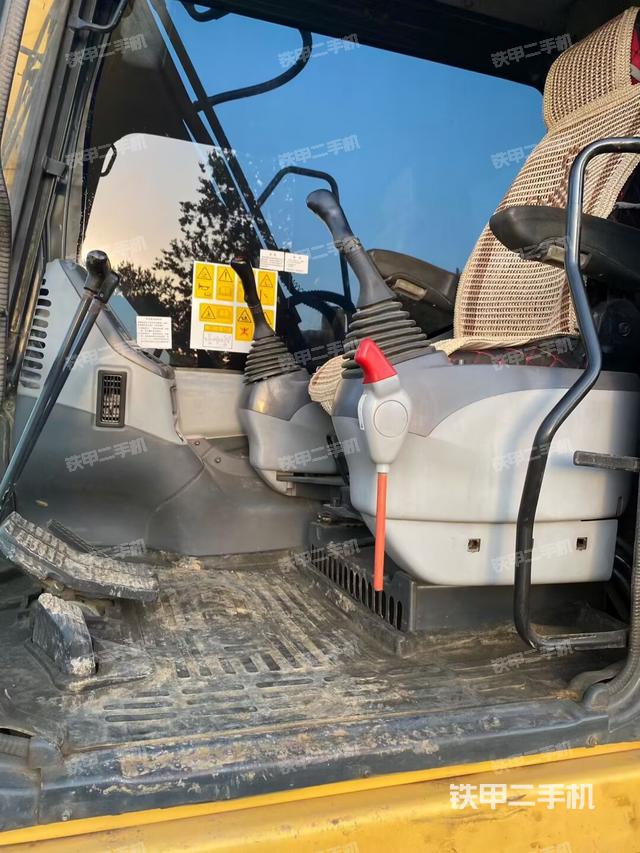 驾驶室整体(整机外观) 驾驶室整体(整机外观)