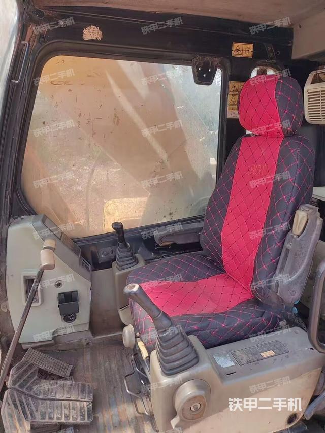 驾驶室整体(整机外观) 驾驶室整体(整机外观)