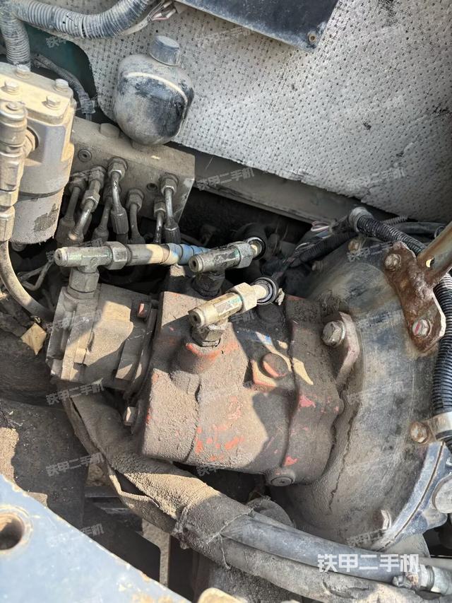 液壓泵艙室正面整體（整機(jī)外觀）