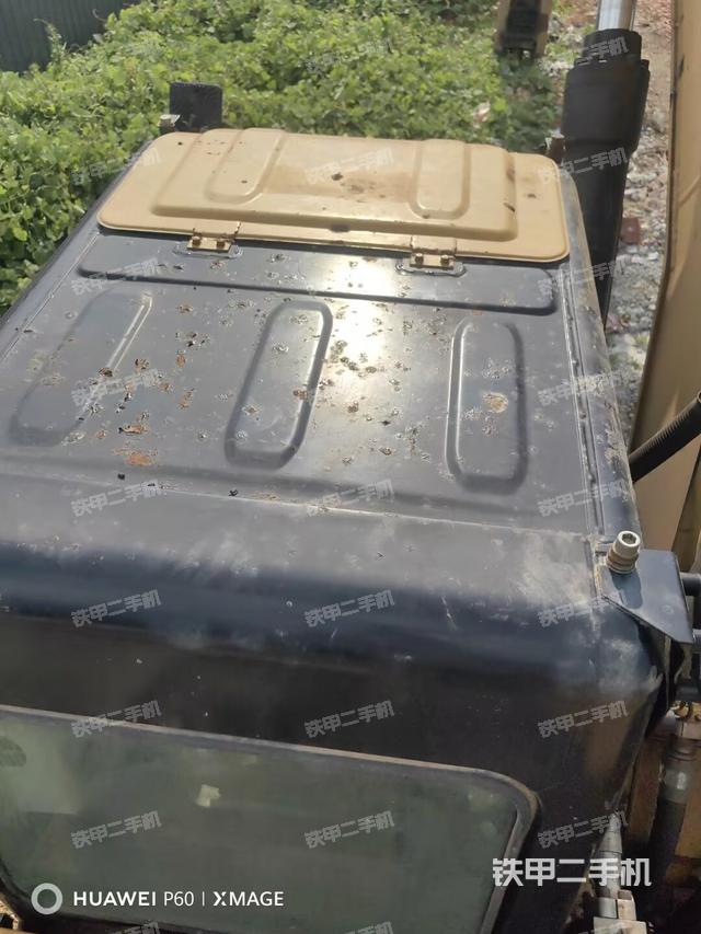 駕駛室頂部(整機外觀) 駕駛室頂部(整機外觀)