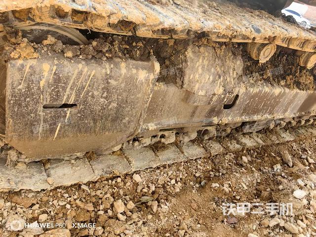 單側(cè)履帶整體(整機(jī)外觀) 單側(cè)履帶整體(整機(jī)外觀)