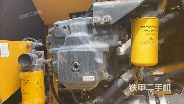 液压泵舱室正面整体(整机外观) 液压泵舱室正面整体(整机外观)