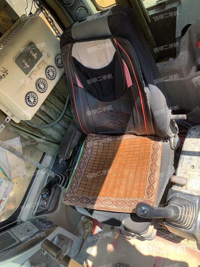 驾驶室整体(整机外观) 驾驶室整体(整机外观)