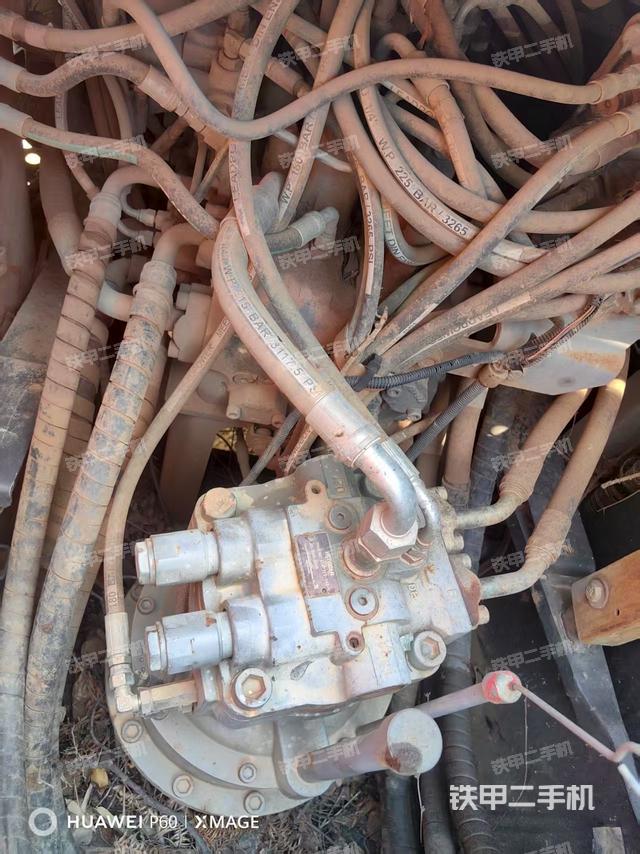 回轉(zhuǎn)馬達(dá)和主控閥(整機(jī)外觀) 回轉(zhuǎn)馬達(dá)和主控閥(整機(jī)外觀)