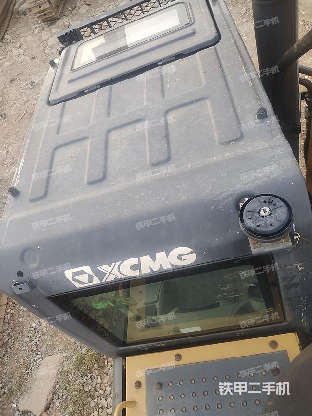 駕駛室頂部(整機(jī)外觀) 駕駛室頂部(整機(jī)外觀)