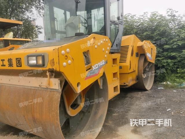 徐工XD142壓路機