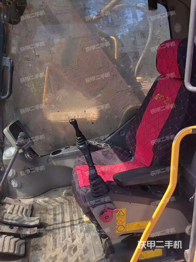 驾驶室整体(整机外观) 驾驶室整体(整机外观)