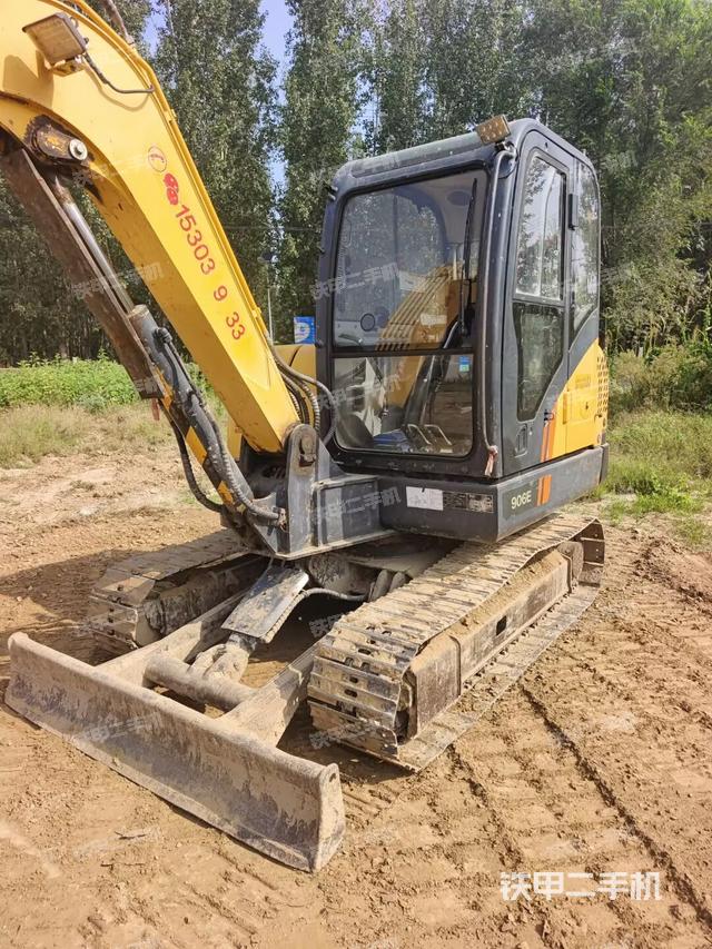 驾驶室整体(整机外观) 驾驶室整体(整机外观)