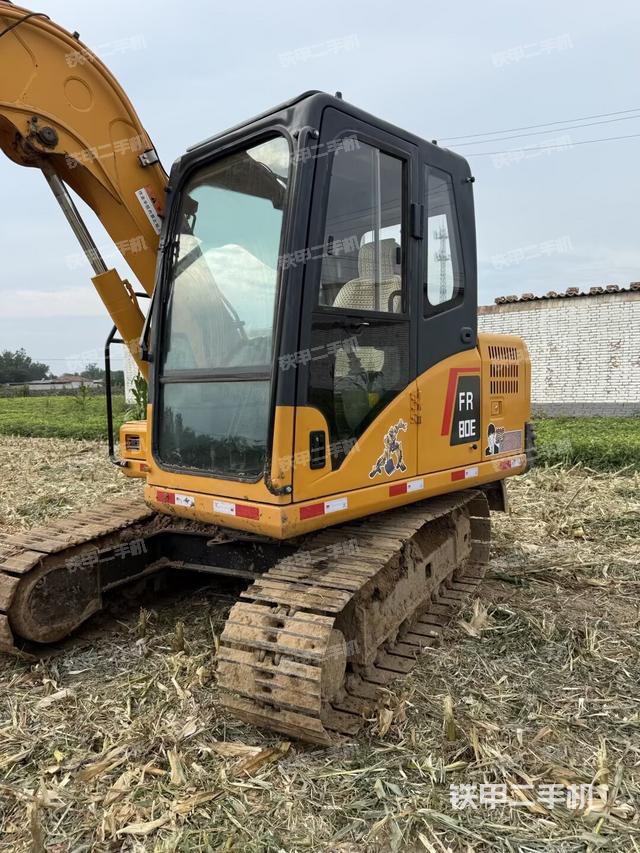 駕駛室整體(整機外觀) 駕駛室整體(整機外觀)