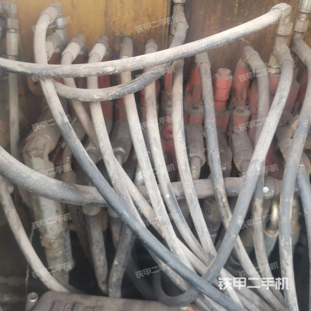 液壓泵艙室正面整體(整機(jī)外觀) 液壓泵艙室正面整體(整機(jī)外觀)