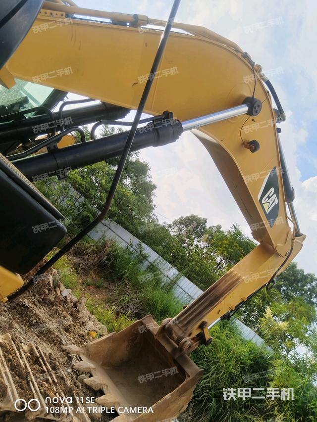 大臂整體?右側(cè)(工作和回轉(zhuǎn)裝置) 大臂整體?右側(cè)(工作和回轉(zhuǎn)裝置)