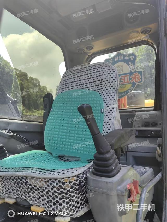 驾驶室整体(整机外观) 驾驶室整体(整机外观)