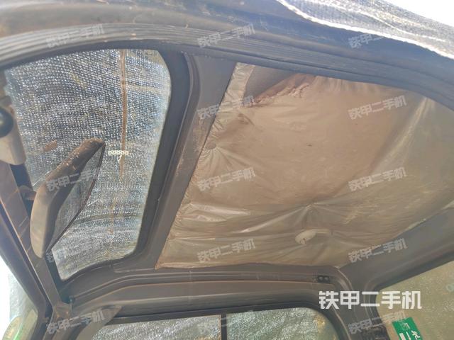 駕駛室頂部（整機外觀）