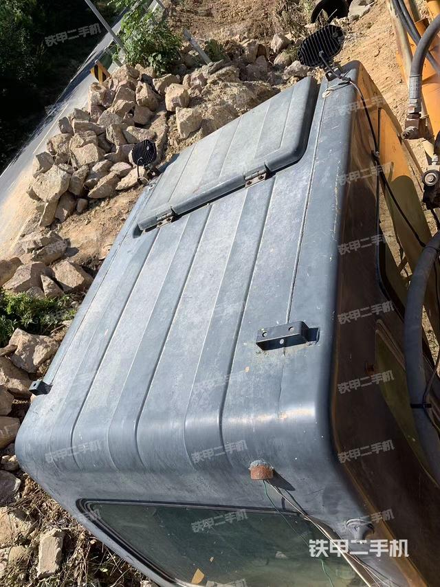 驾驶室顶部(整机外观) 驾驶室顶部(整机外观)