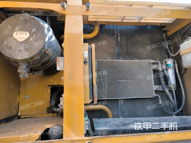 液壓泵斜45?右(大件艙室) 液壓泵斜45?右(大件艙室)