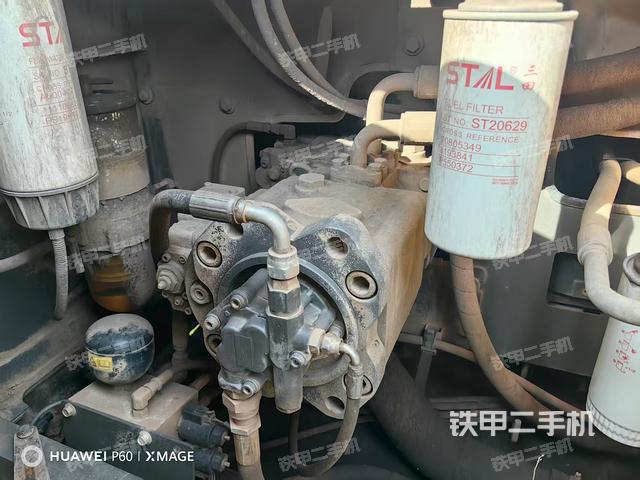 液压泵舱室正面整体(整机外观) 液压泵舱室正面整体(整机外观)