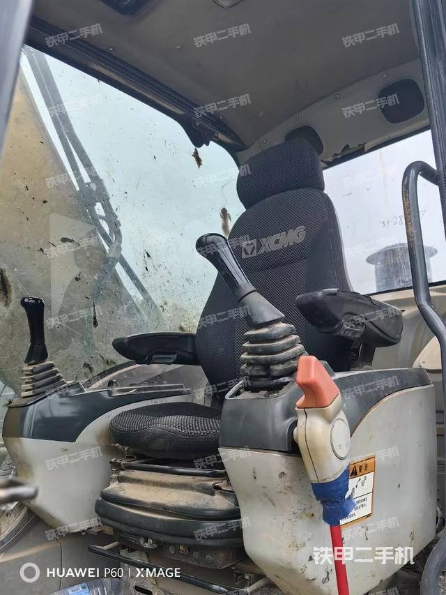 驾驶室整体(整机外观) 驾驶室整体(整机外观)