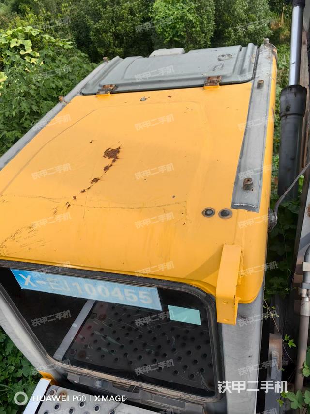 驾驶室顶部(整机外观) 驾驶室顶部(整机外观)