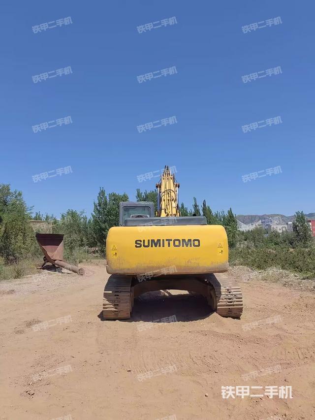 駕駛室頂部（整機外觀）