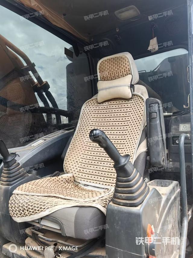 驾驶室整体(整机外观) 驾驶室整体(整机外观)