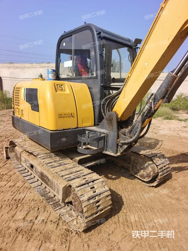 单侧履带整体(整机外观) 单侧履带整体(整机外观)