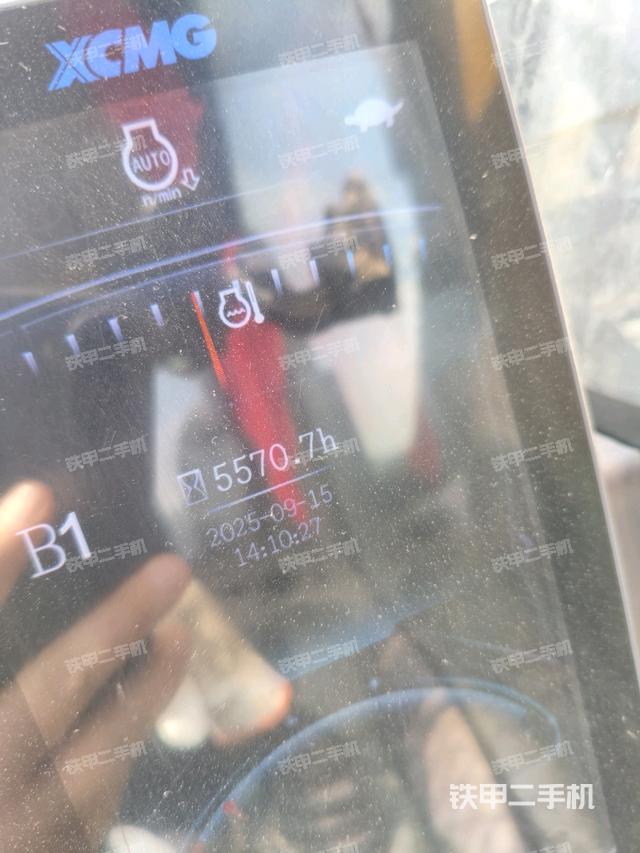 驾驶室整体(整机外观) 驾驶室整体(整机外观)