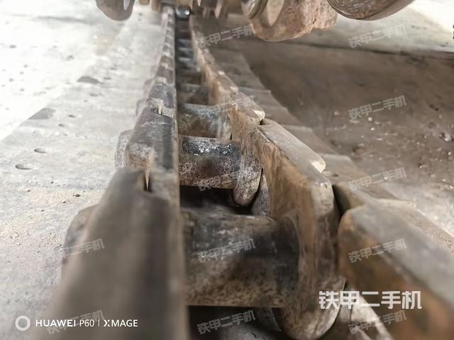 單側(cè)履帶整體(整機(jī)外觀) 單側(cè)履帶整體(整機(jī)外觀)