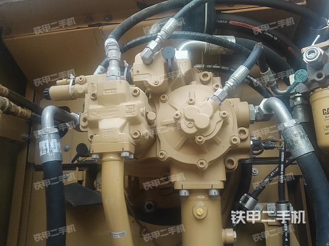 液壓泵艙室正面整體（整機(jī)外觀）