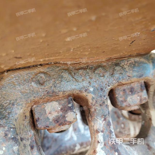 单侧履带整体(整机外观) 单侧履带整体(整机外观)